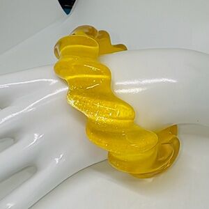 Yellow & clear wavy lucite bangle size 8.5. Vintage.